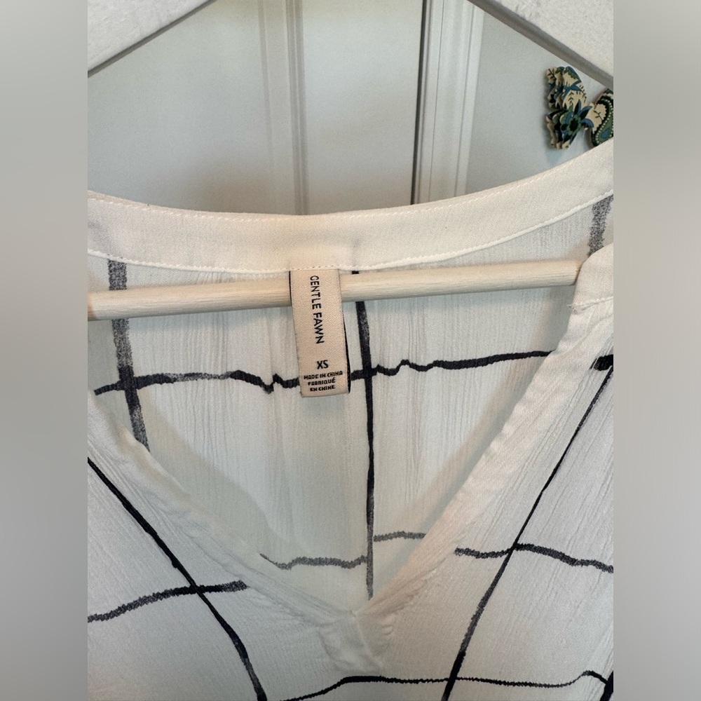 BOUTIQUE TOP 🤍🤍🤍 - Picture 2 of 4